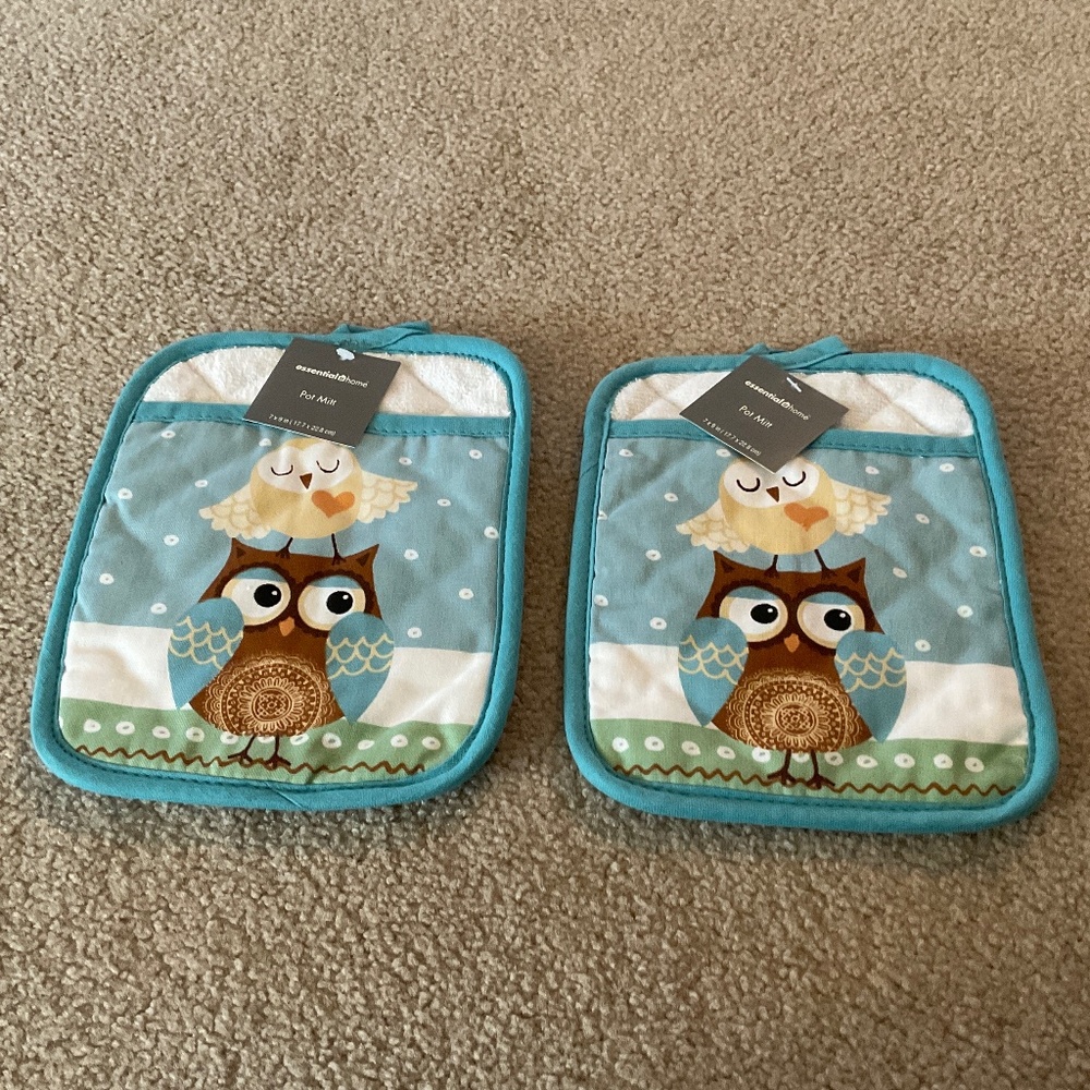new condition, set of 2, pot mitts with owl cute design